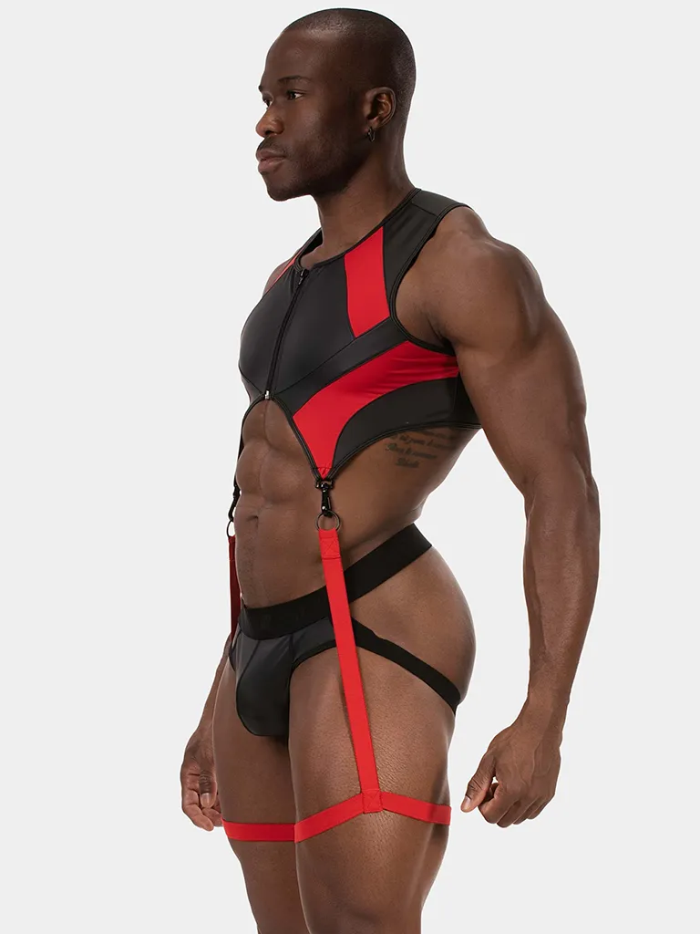 Detalle del pecho del chaleco arnés Oden de Barcode Berlin con paneles negros y rojos